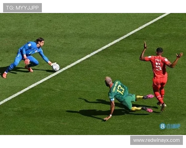 泰国门将提拉通精彩扑救助队获胜，展现超凡实力
